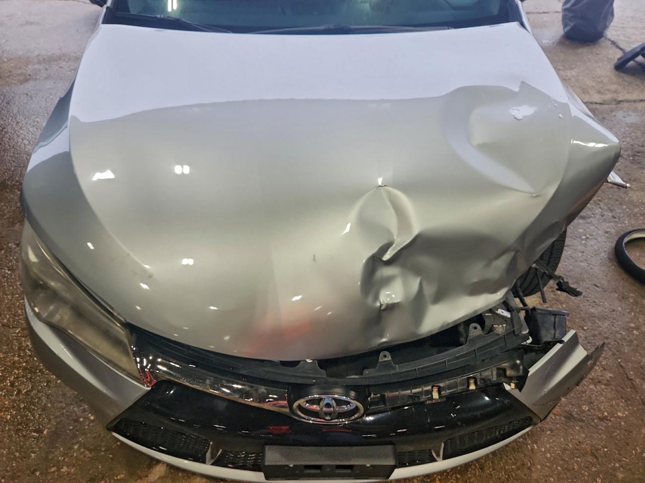 2016 TOYOTA CAMRY LE photo 11