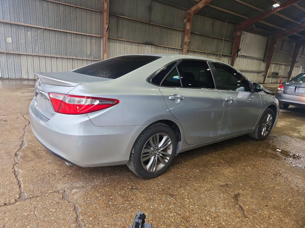 2016 TOYOTA CAMRY LE photo 3