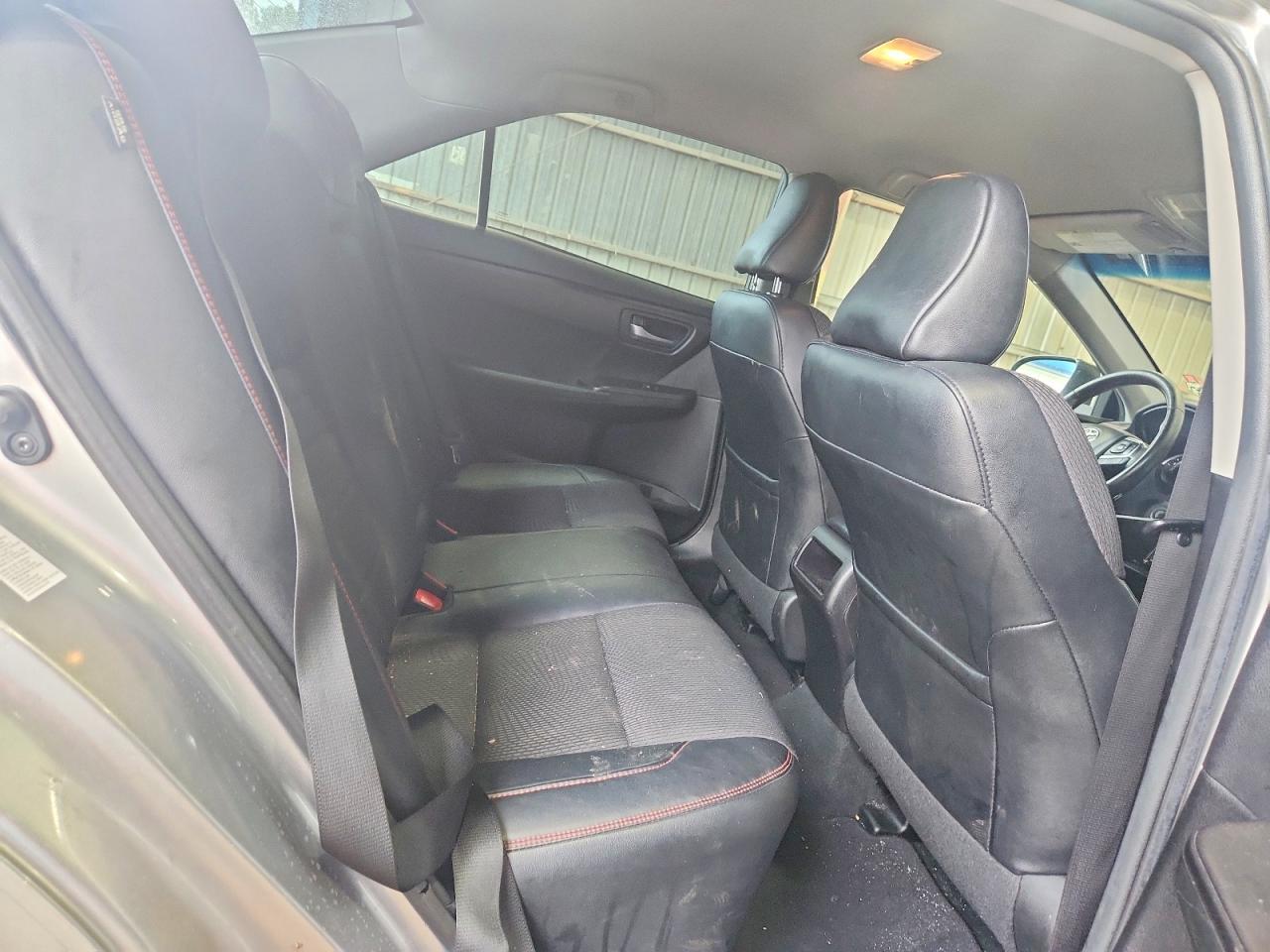 2016 TOYOTA CAMRY LE photo 10