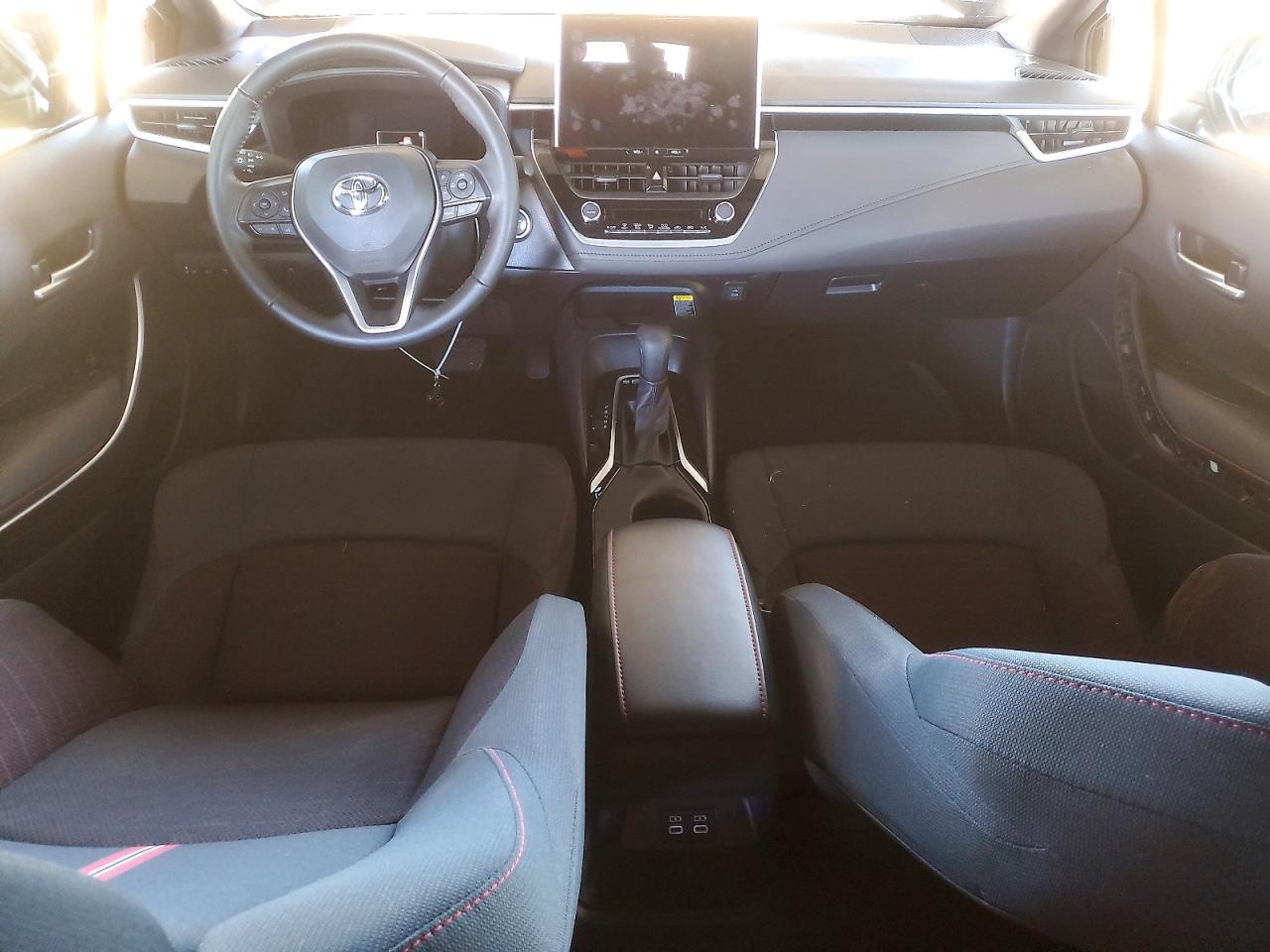 2025 TOYOTA COROLLA LE photo 8