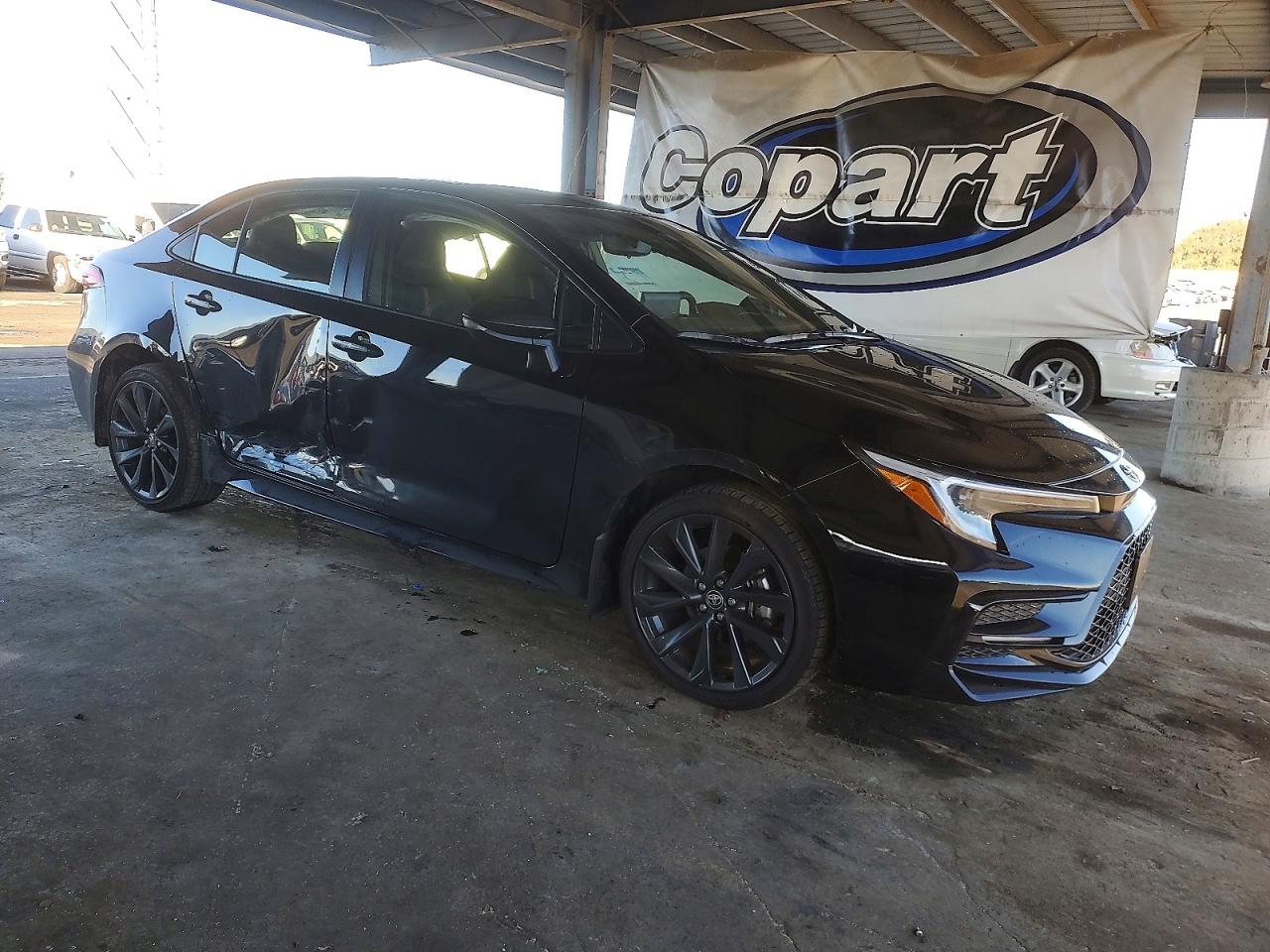 2025 TOYOTA COROLLA LE photo 4