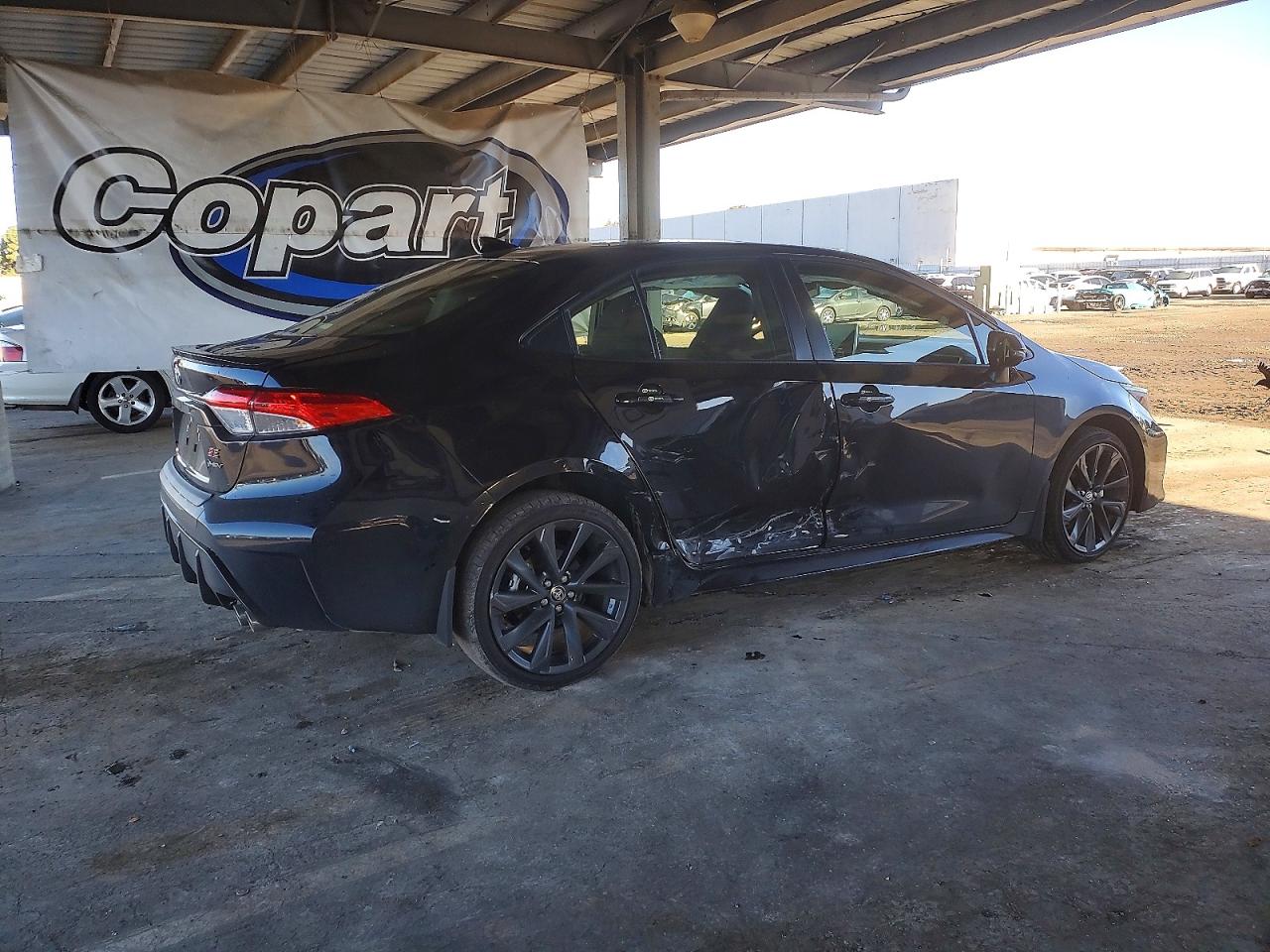 2025 TOYOTA COROLLA LE photo 3
