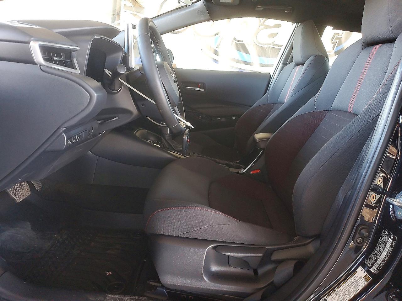 2025 TOYOTA COROLLA LE photo 7