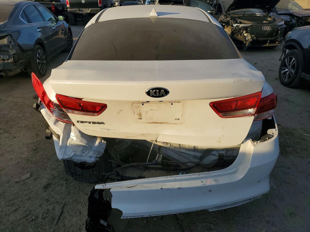2018 KIA OPTIMA LX photo 6