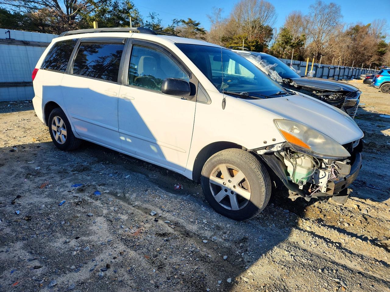 2009 TOYOTA SIENNA CE photo 4