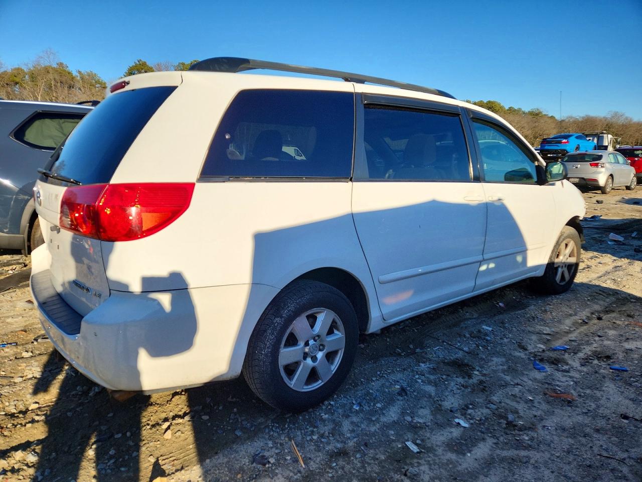 2009 TOYOTA SIENNA CE photo 3