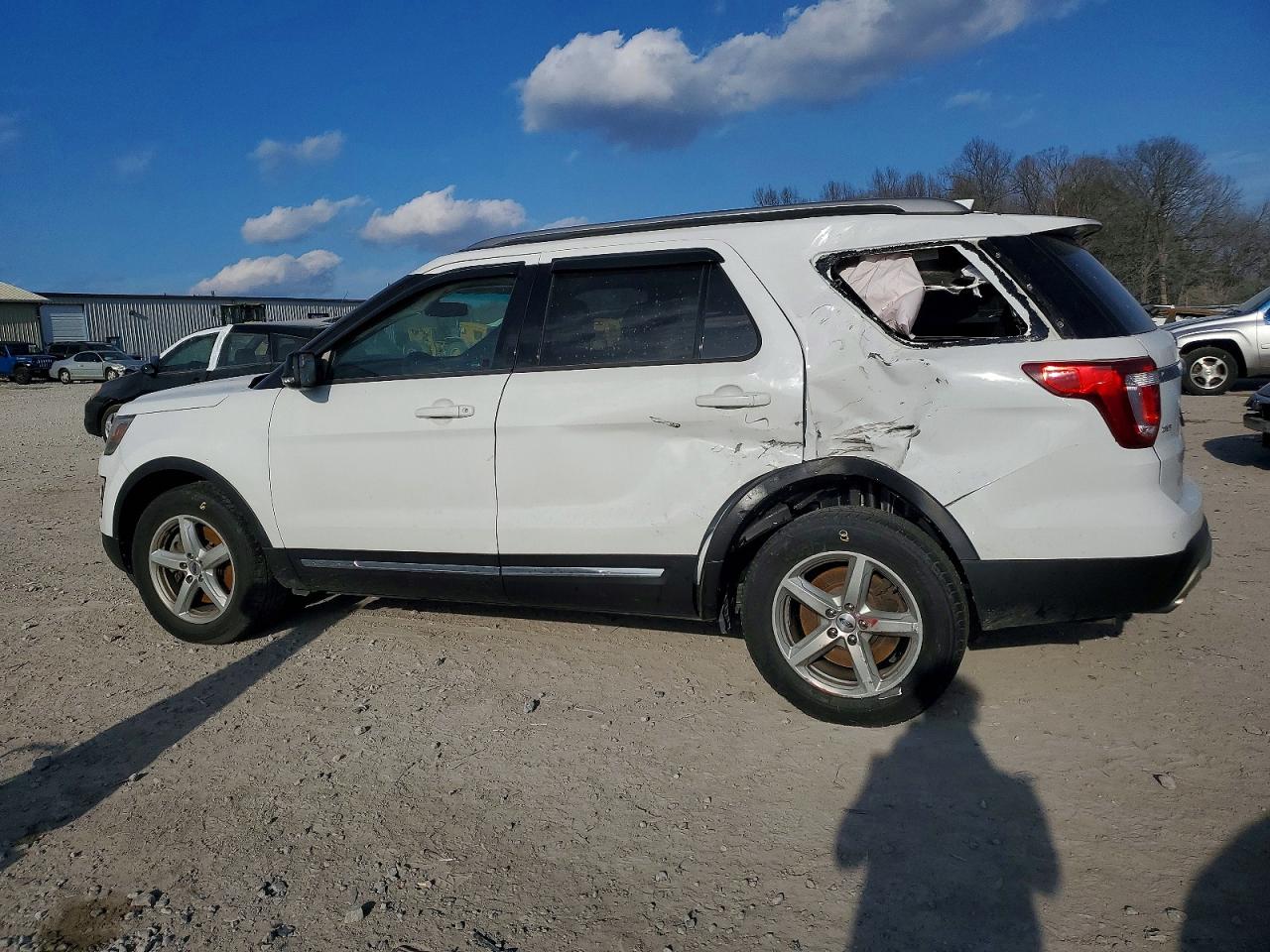 2016 FORD EXPLORER XLT photo 3