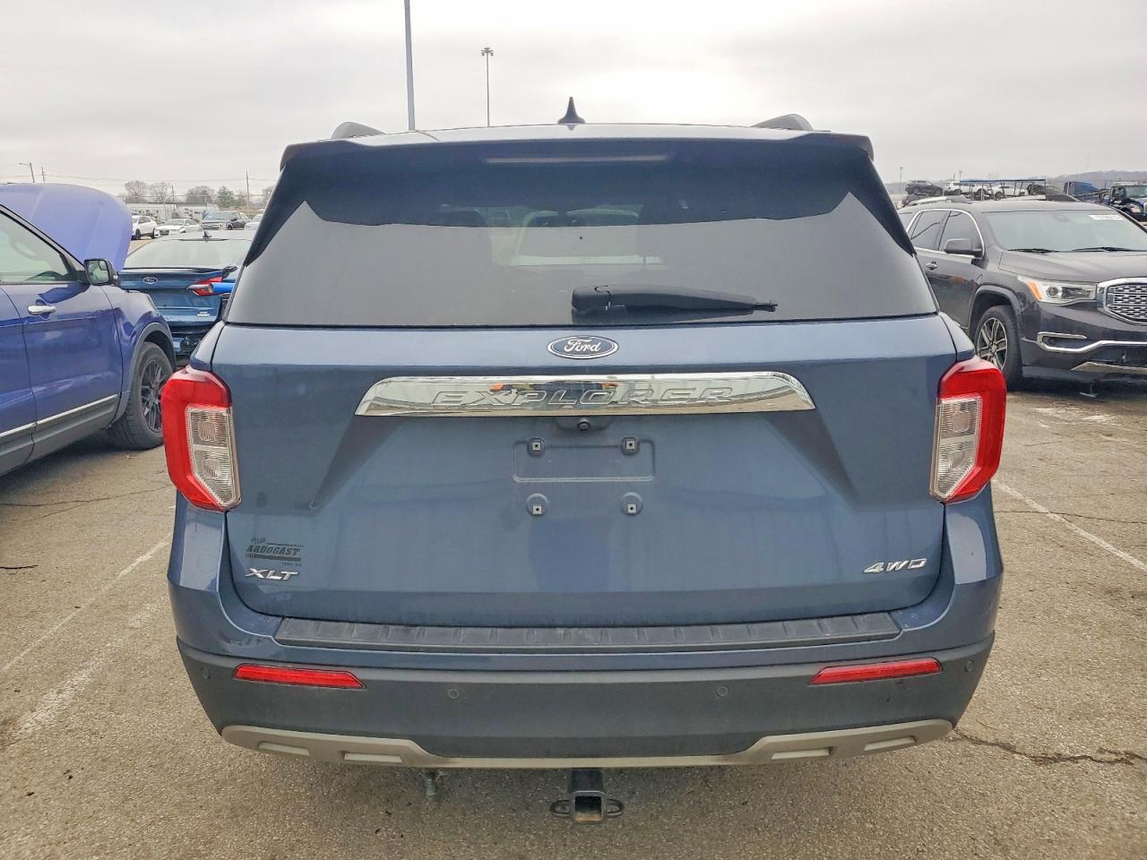2021 FORD EXPLORER XLT photo 6