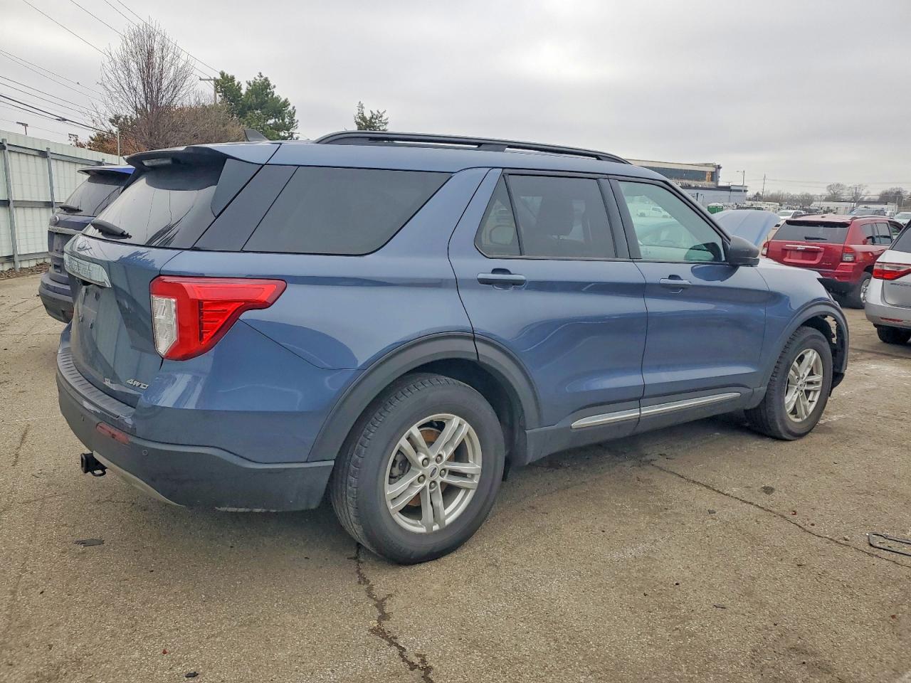 2021 FORD EXPLORER XLT photo 3