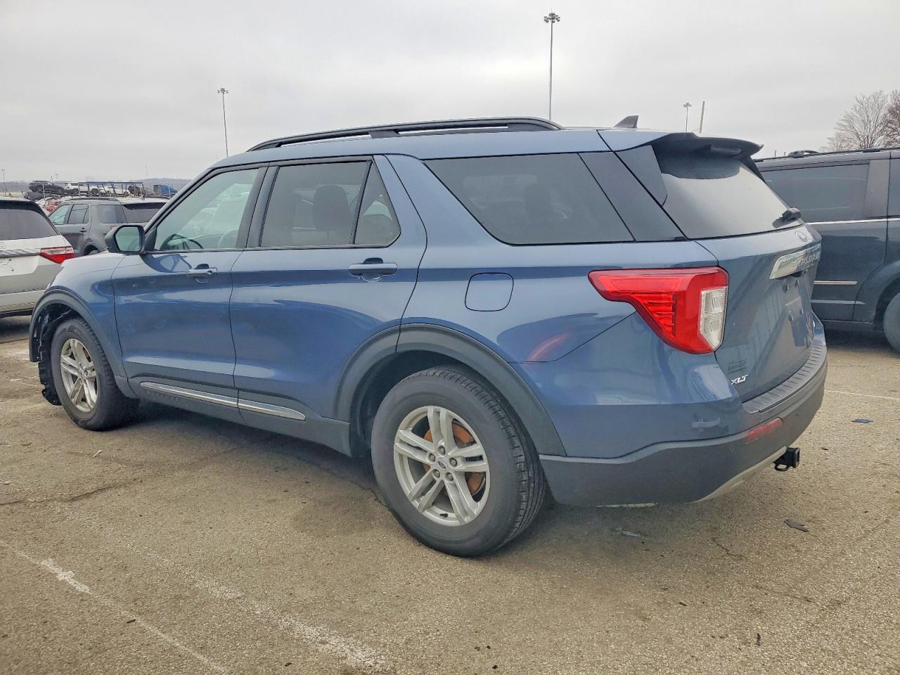 2021 FORD EXPLORER XLT photo 2