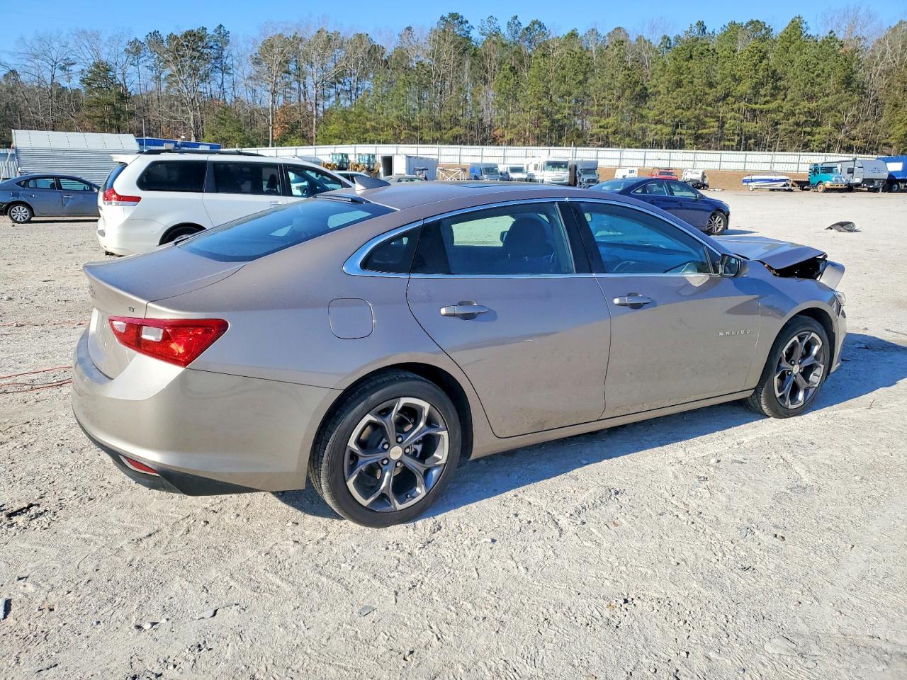 2023 CHEVROLET MALIBU LT photo 3