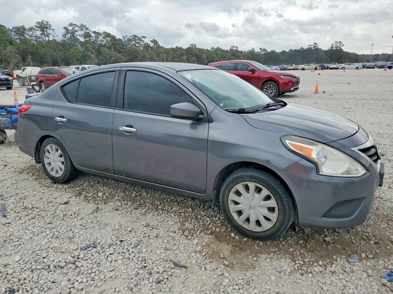 2019 NISSAN VERSA S photo 4
