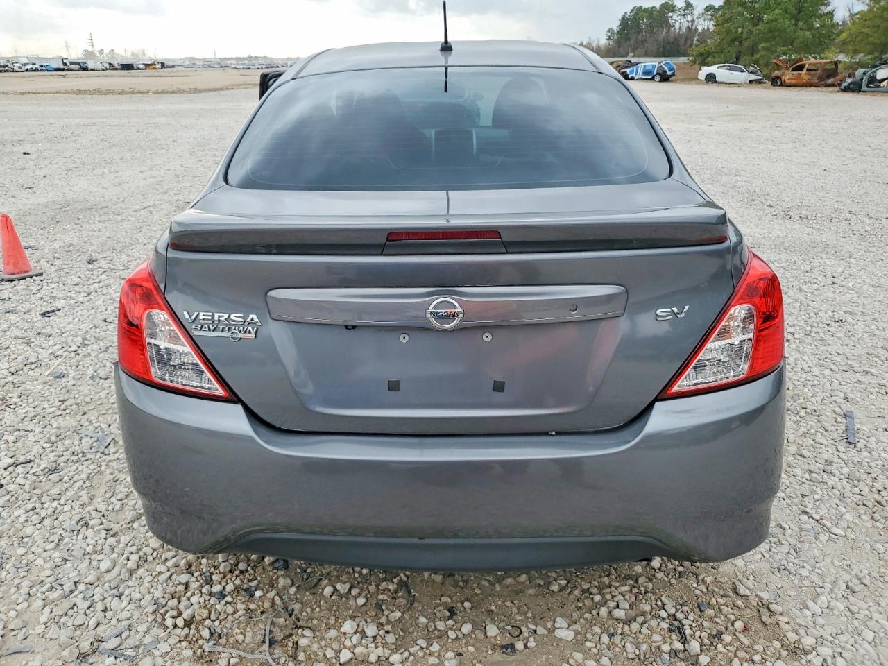 2019 NISSAN VERSA S photo 6