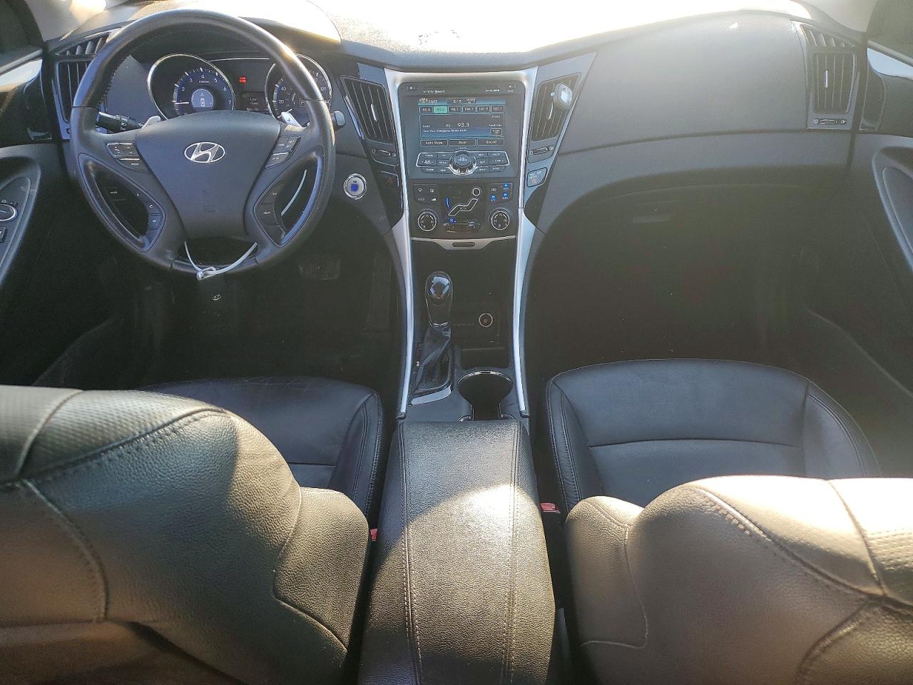 2011 HYUNDAI SONATA SE photo 8
