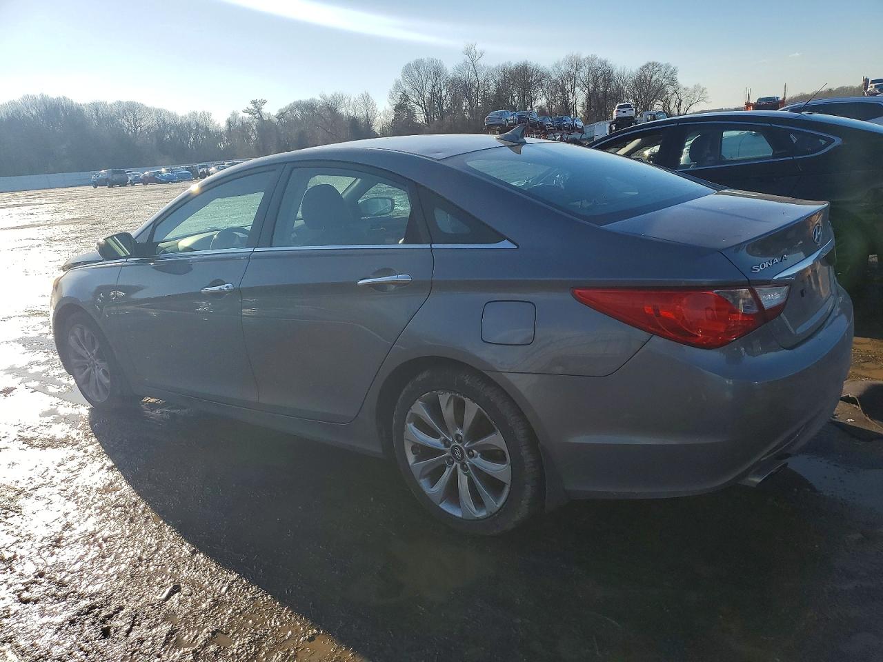 2011 HYUNDAI SONATA SE photo 2