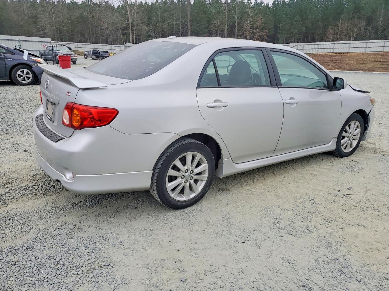 2010 TOYOTA COROLLA BASE photo 3