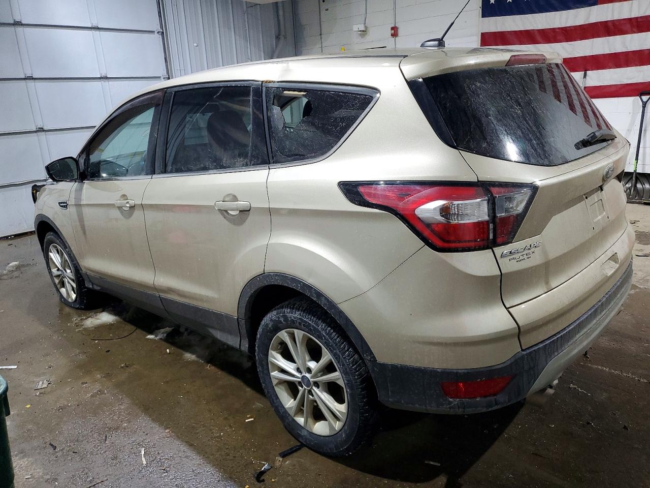 2017 FORD ESCAPE SE photo 2