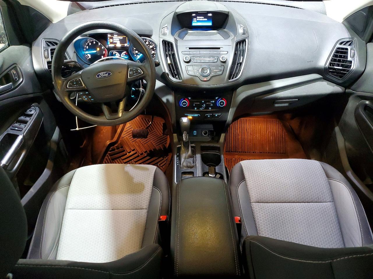 2017 FORD ESCAPE SE photo 8