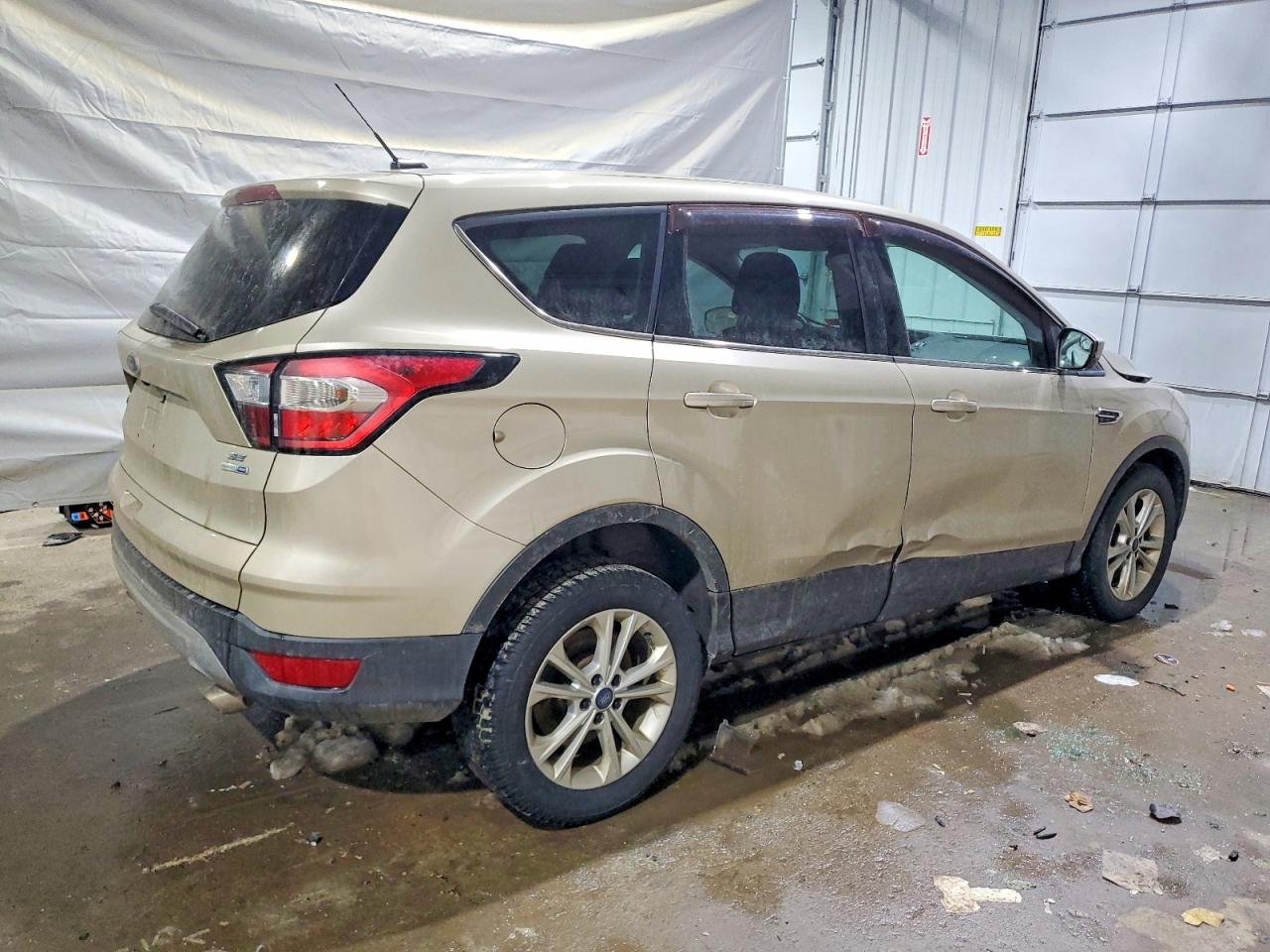 2017 FORD ESCAPE SE photo 3