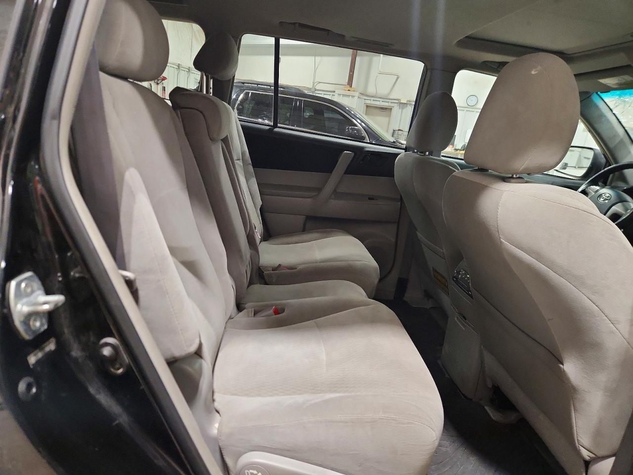 2010 TOYOTA HIGHLANDER photo 11
