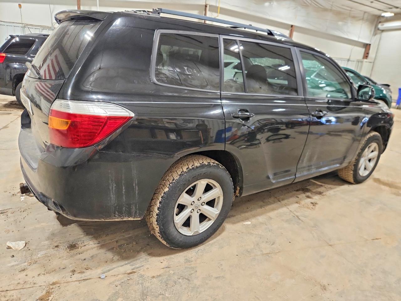 2010 TOYOTA HIGHLANDER photo 3