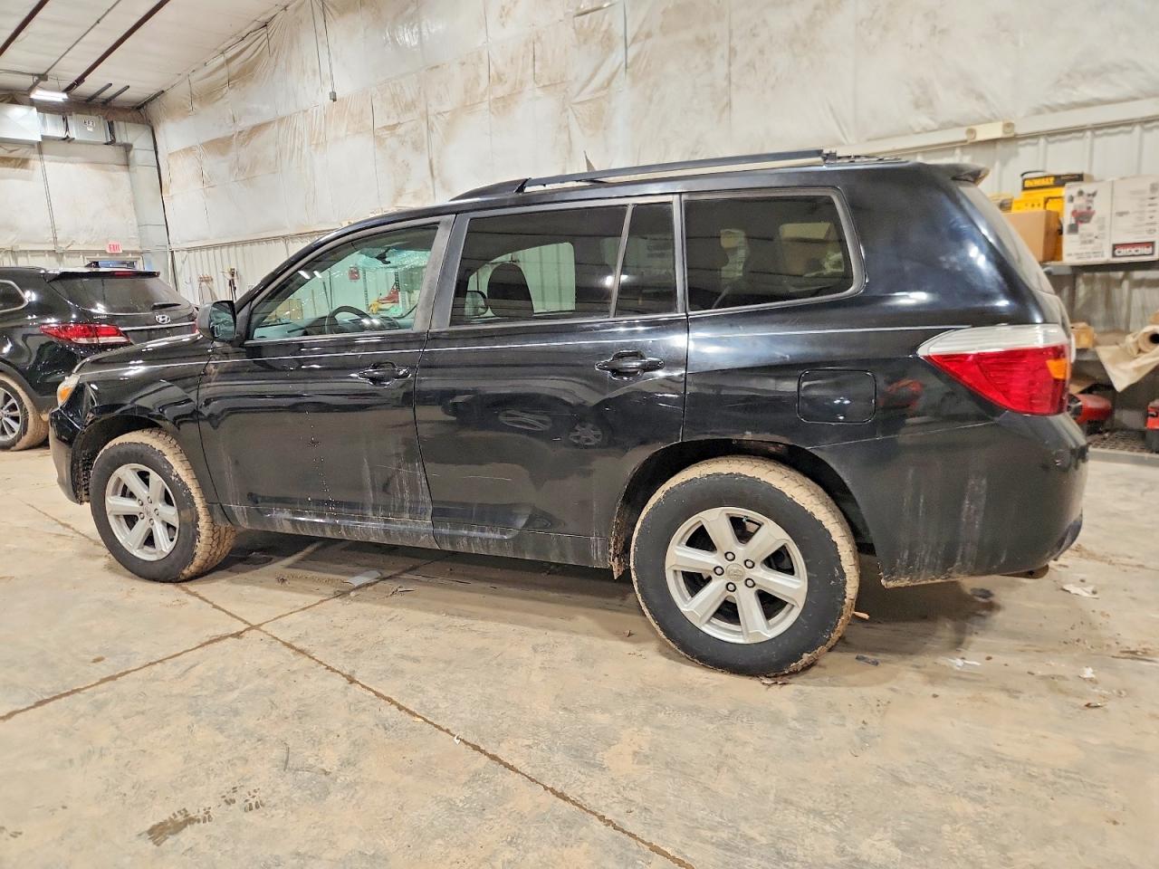 2010 TOYOTA HIGHLANDER photo 2