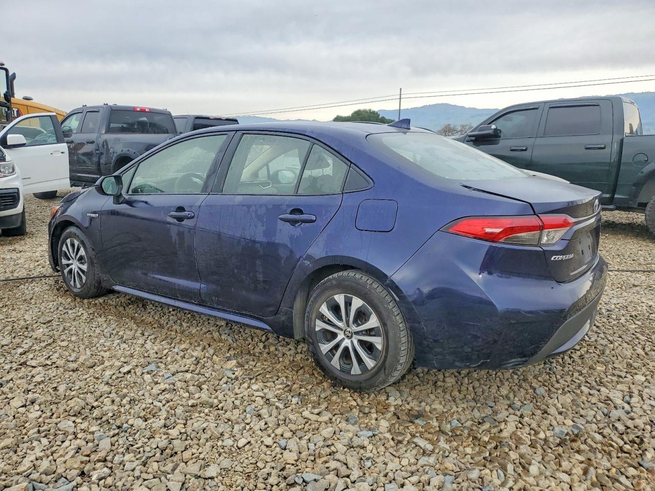2020 TOYOTA COROLLA LE photo 2