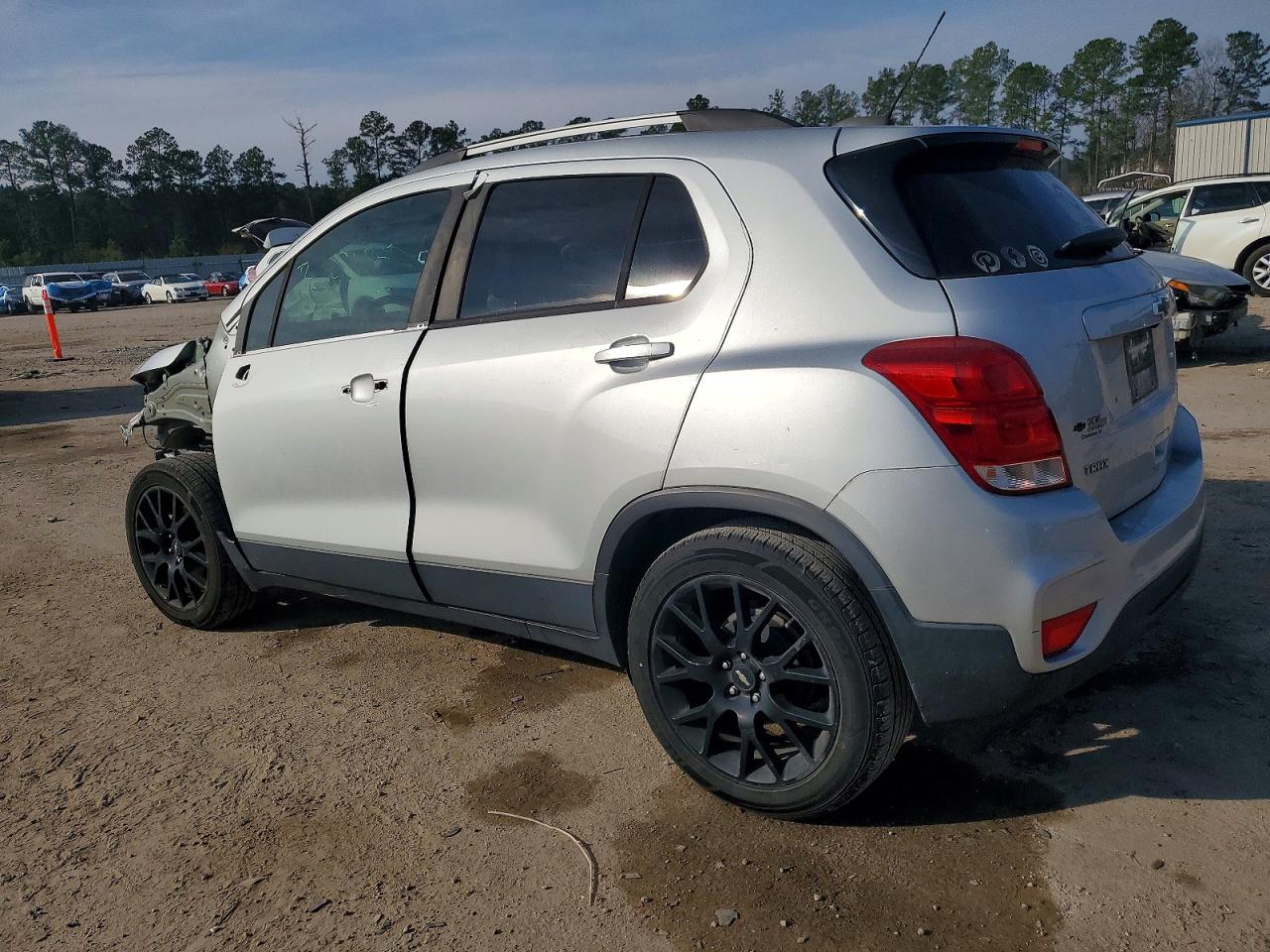 2021 CHEVROLET TRAX 1LT photo 2