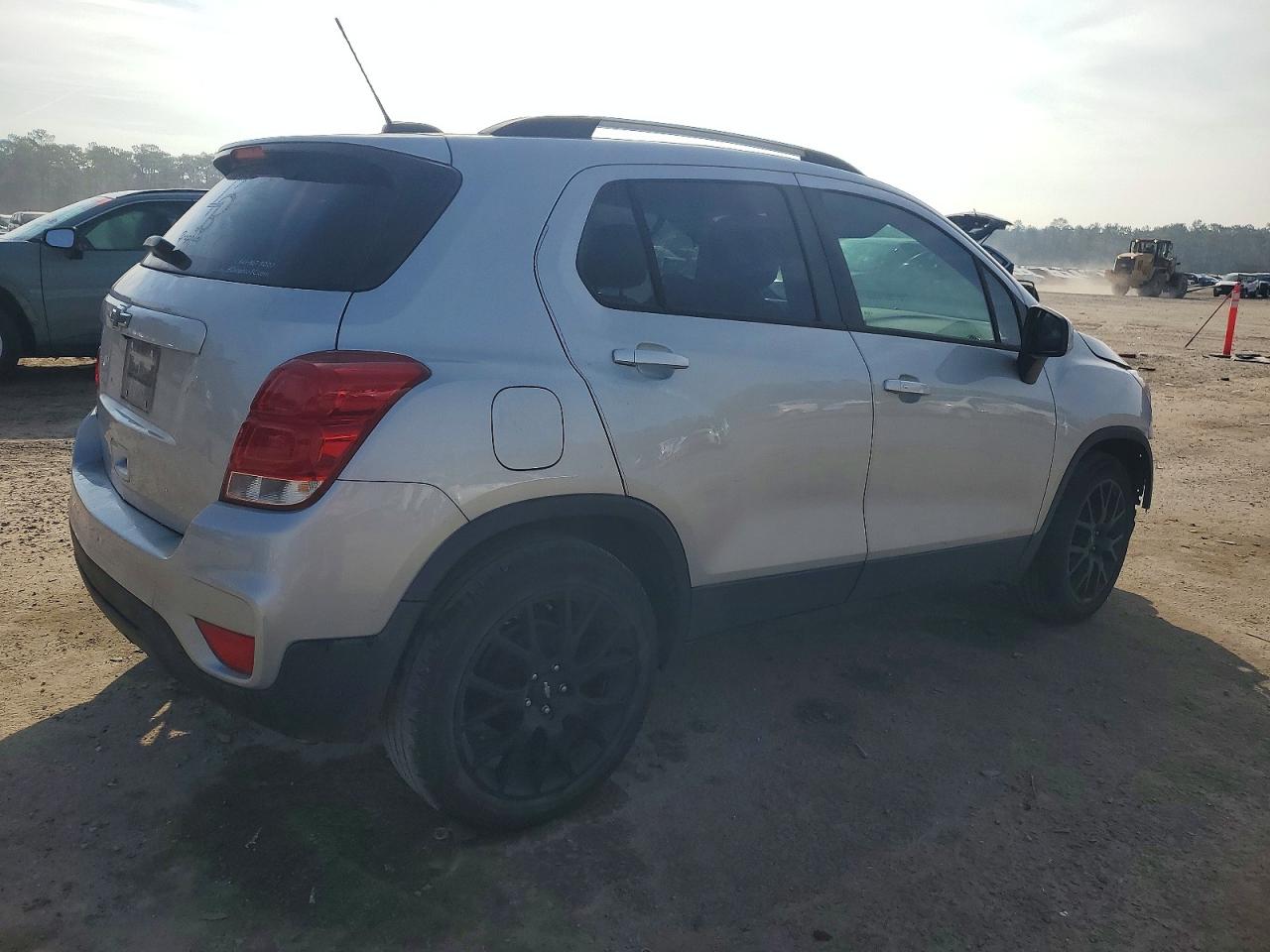 2021 CHEVROLET TRAX 1LT photo 3