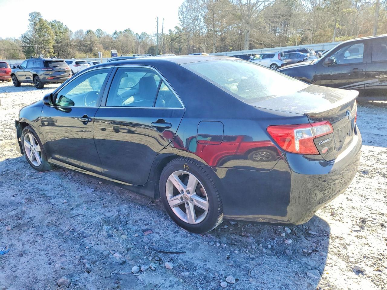 2014 TOYOTA CAMRY L photo 2