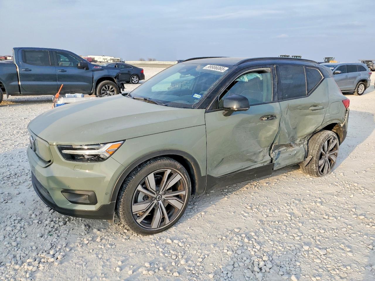 2022 VOLVO XC40