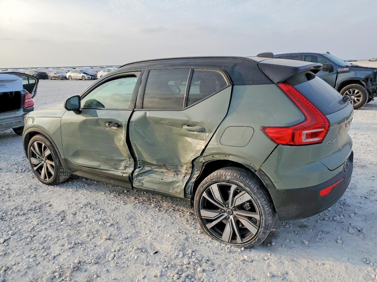 2022 VOLVO XC40 P8 RECHARGE PLUS photo 2