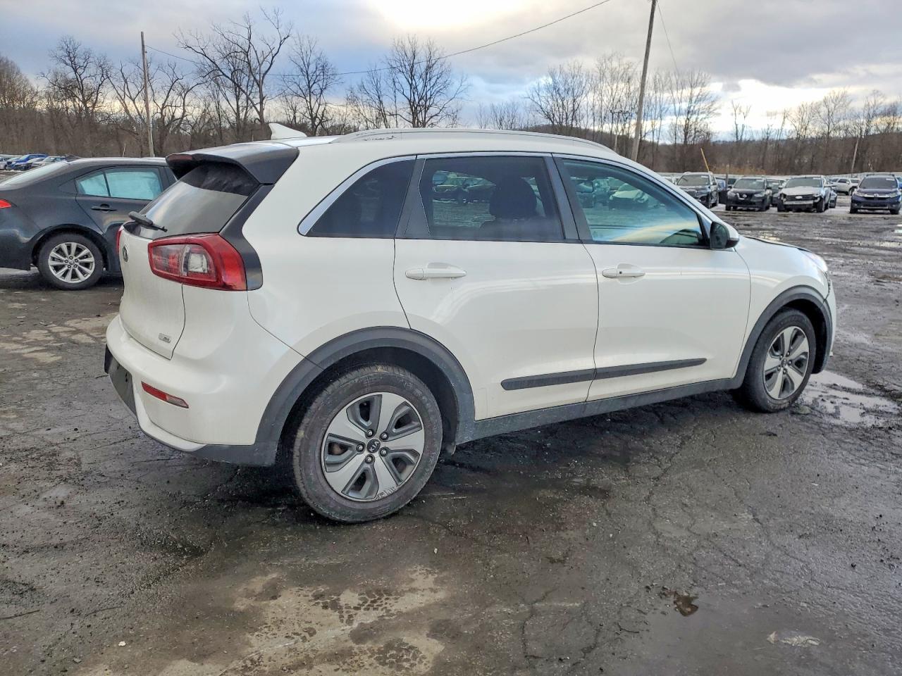 2019 KIA NIRO FE photo 3