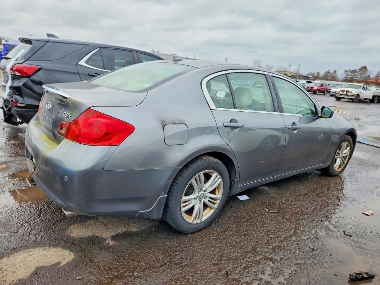 2012 INFINITI G37 photo 3