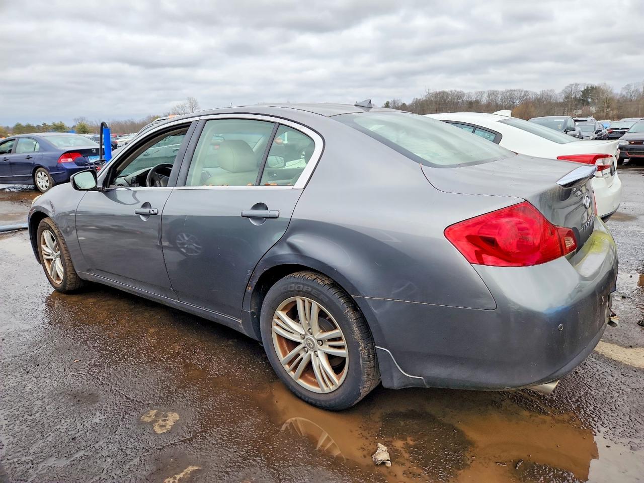 2012 INFINITI G37 photo 2