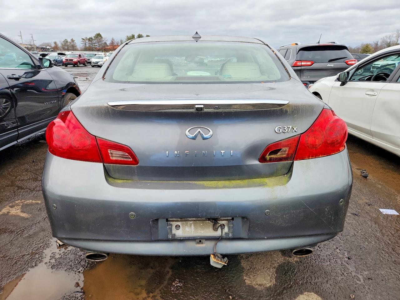 2012 INFINITI G37 photo 6