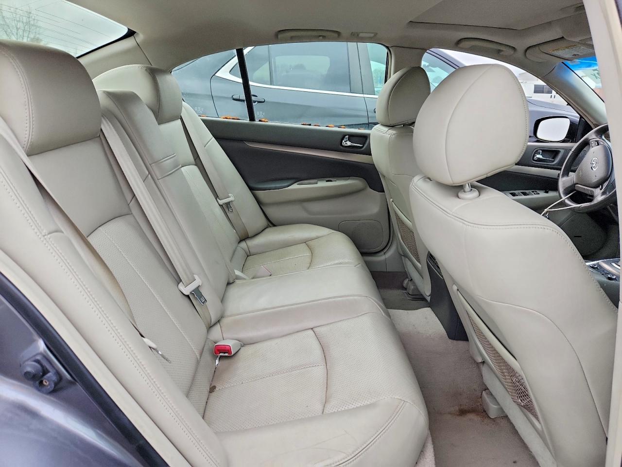2012 INFINITI G37 photo 10