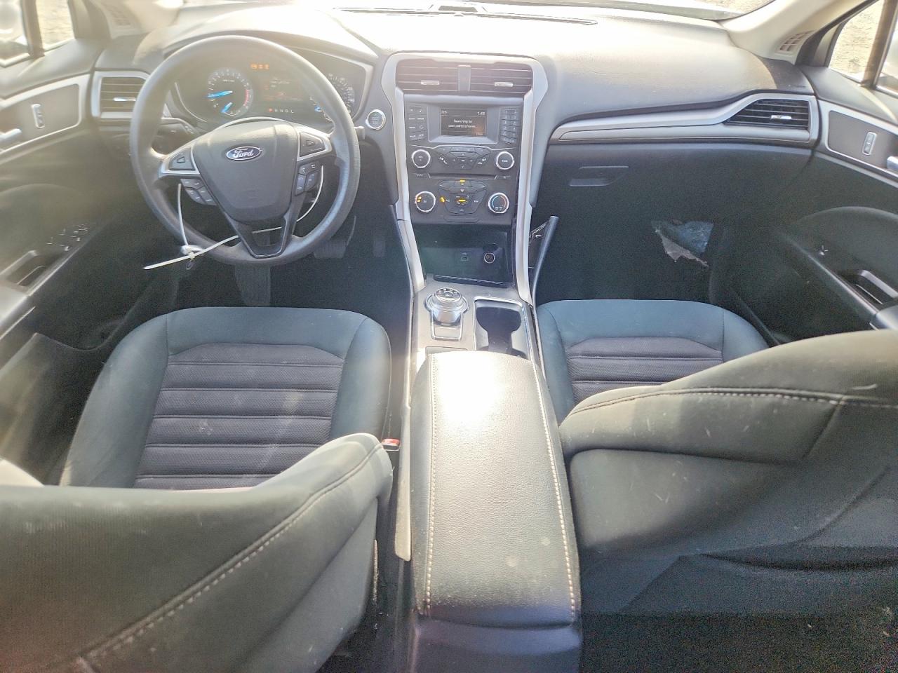 2017 FORD FUSION SE photo 8