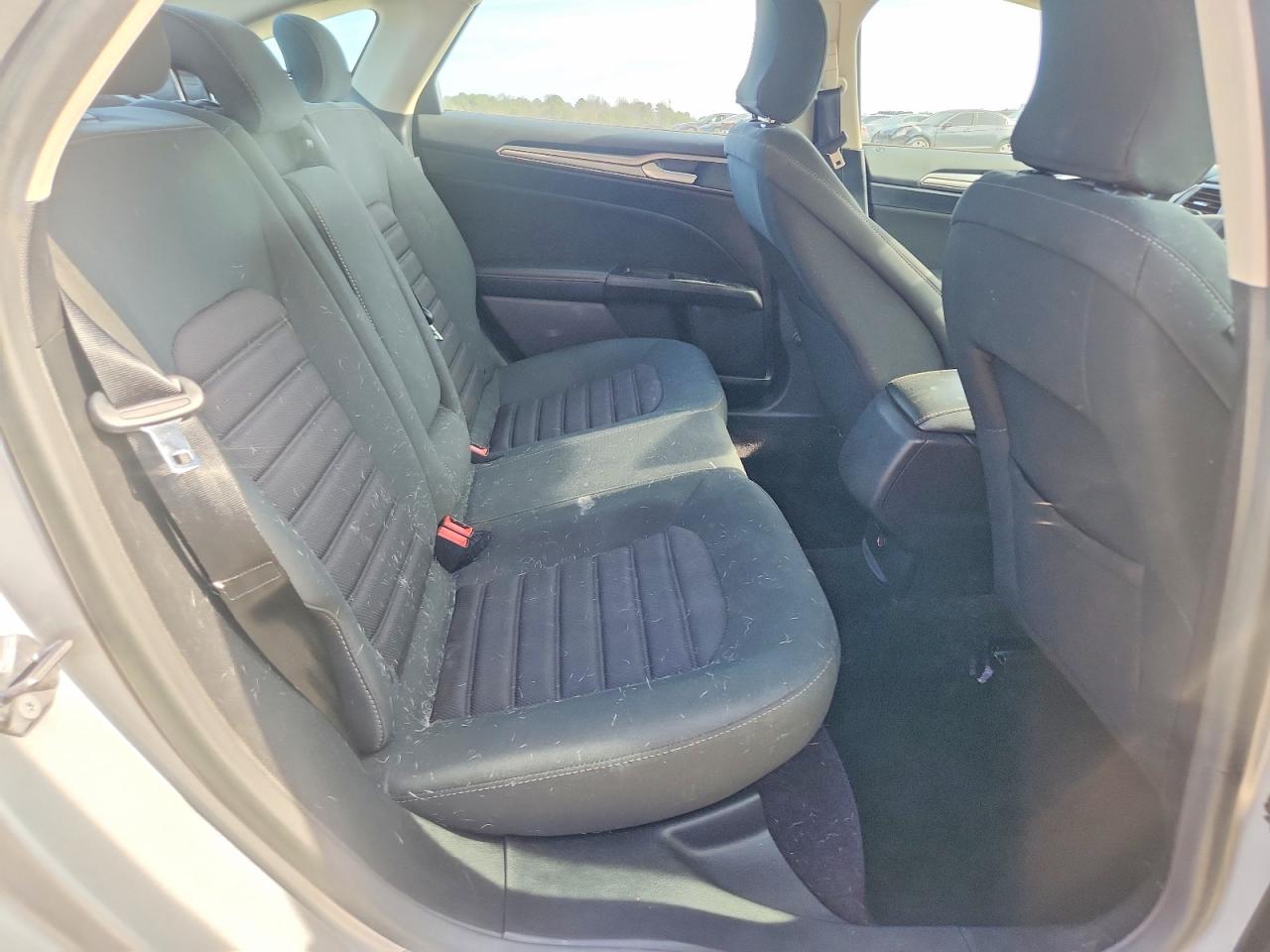 2017 FORD FUSION SE photo 10