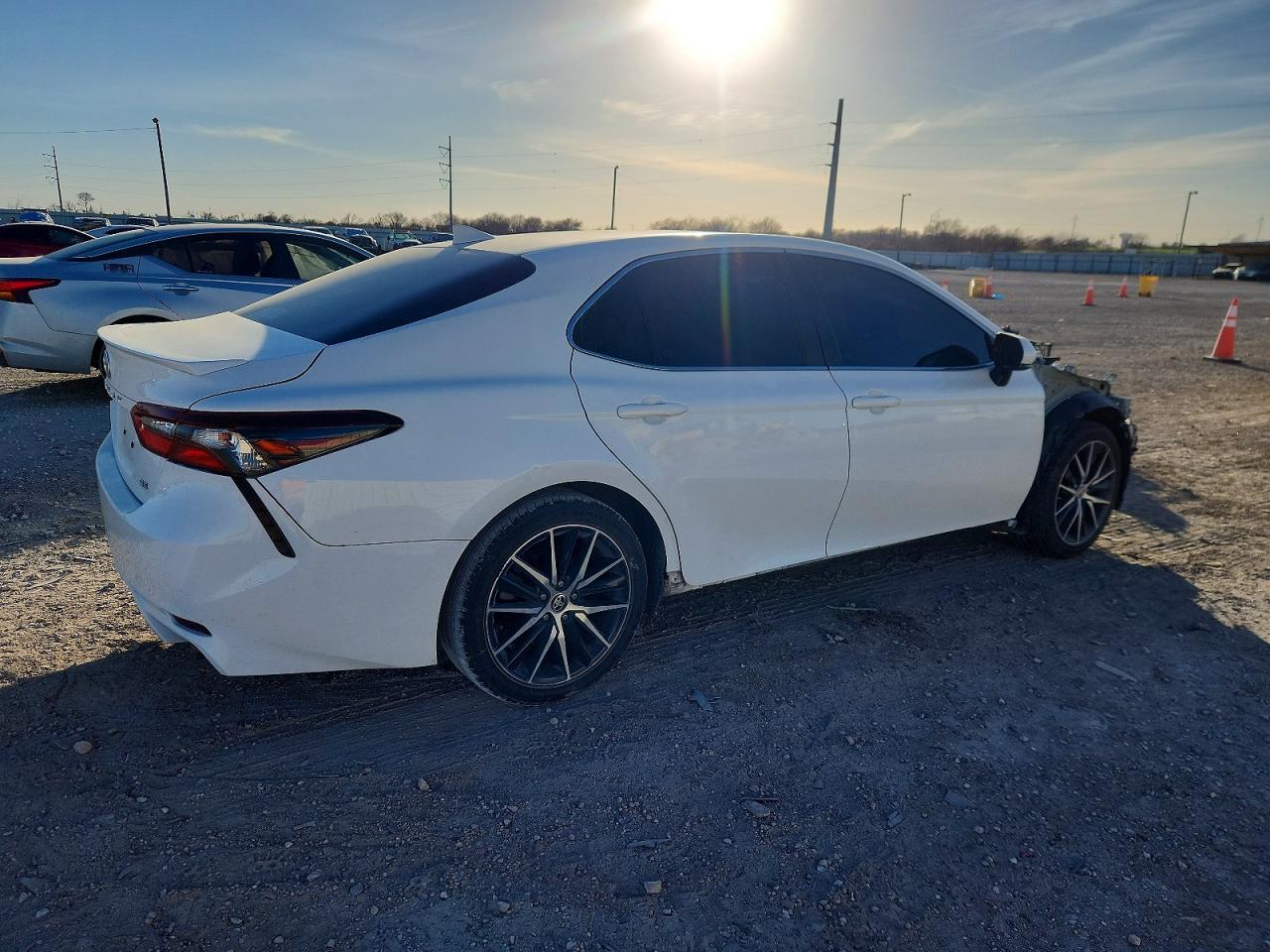 2022 TOYOTA CAMRY SE photo 3