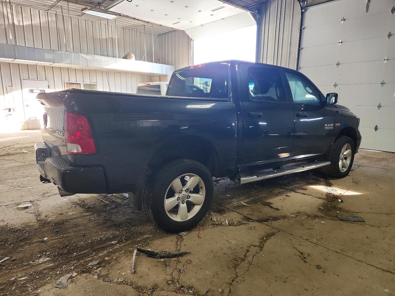 2015 RAM 1500 ST photo 3