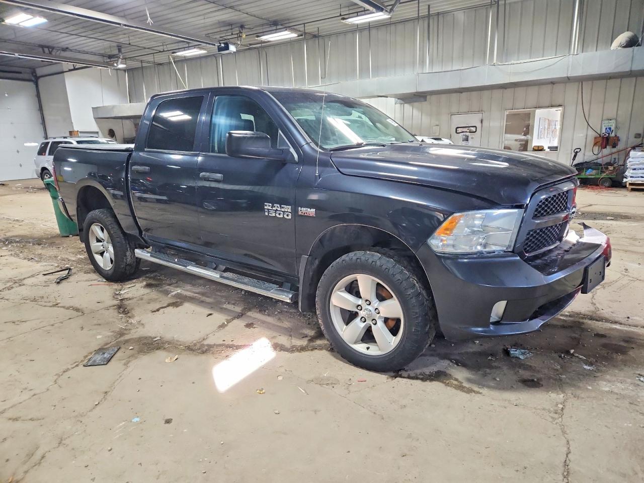 2015 RAM 1500 ST photo 4