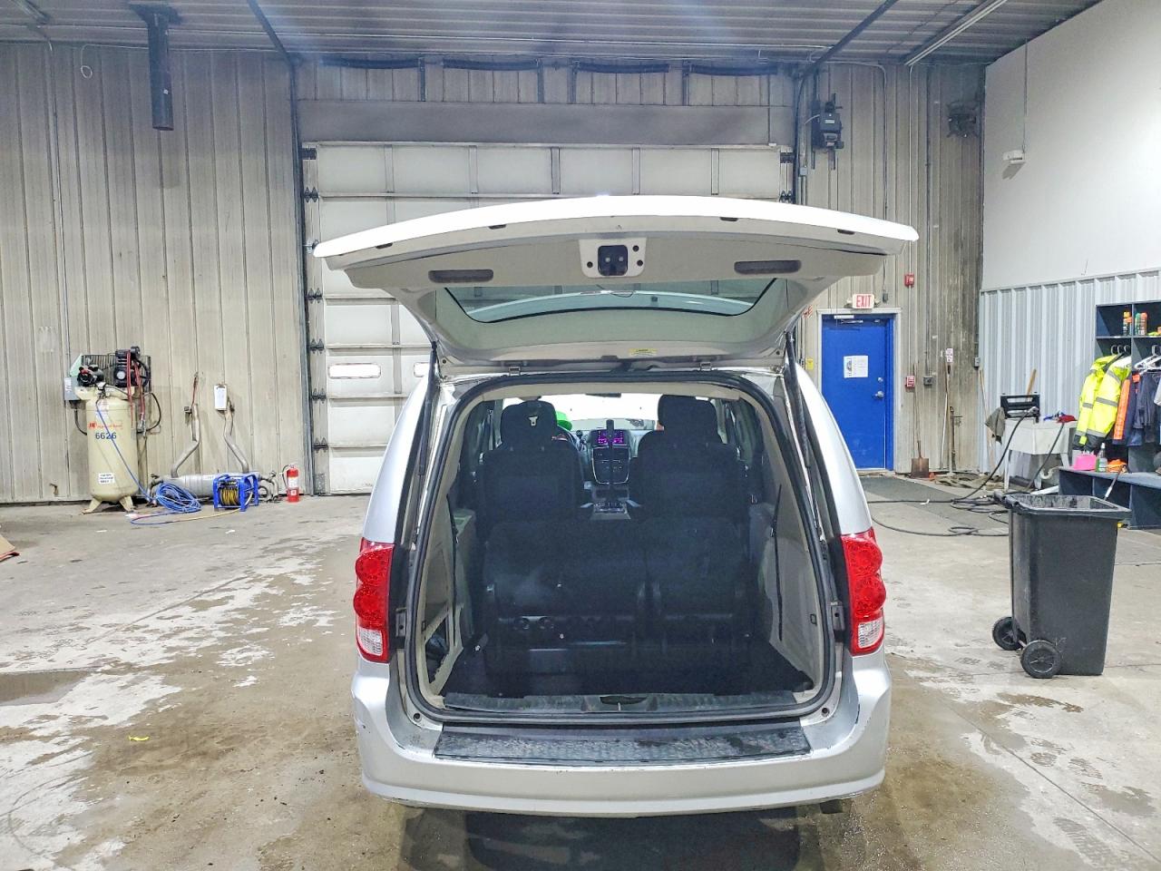 2012 DODGE GRAND CARAVAN CREW photo 6
