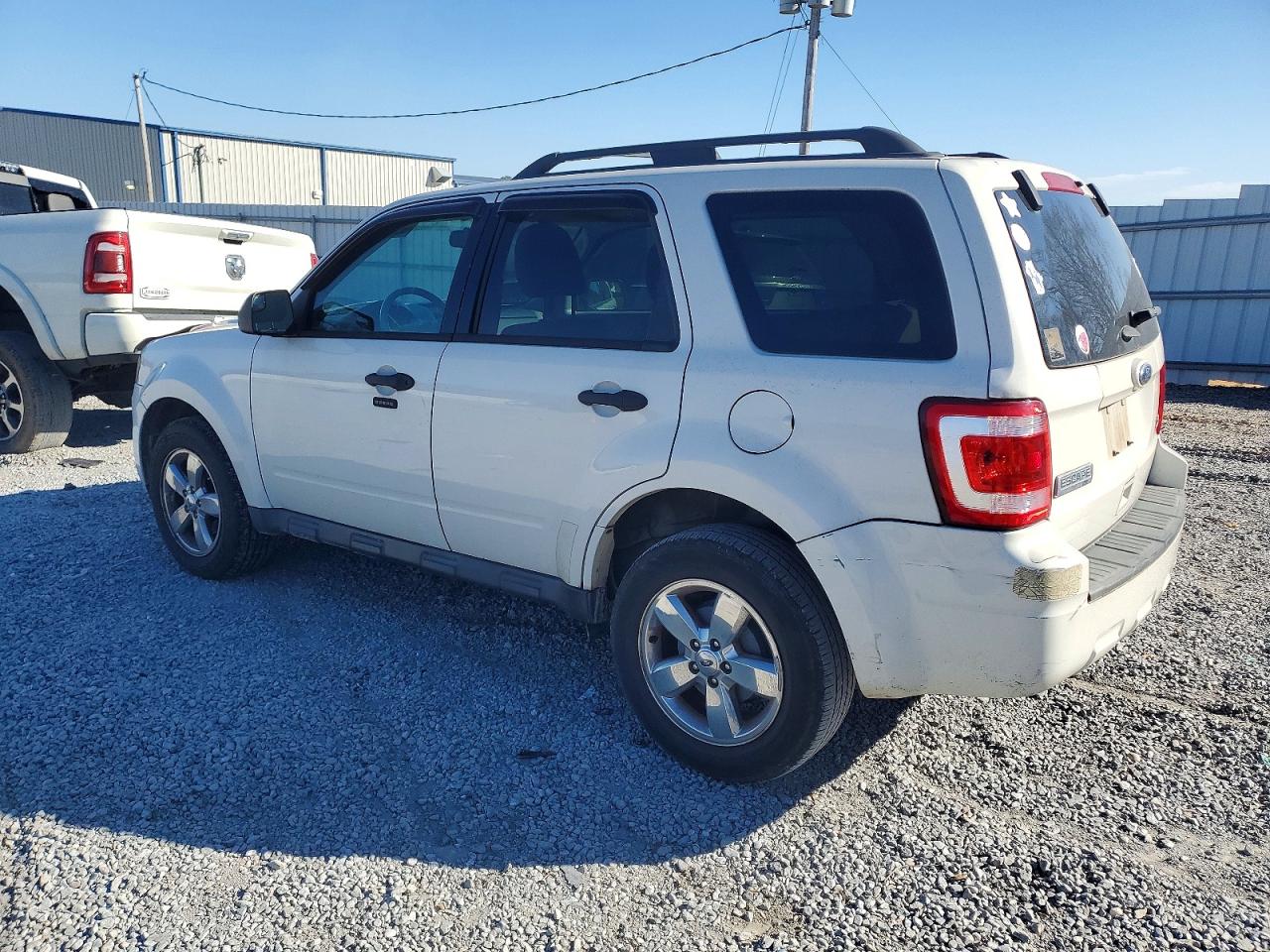 2011 FORD ESCAPE XLT photo 2