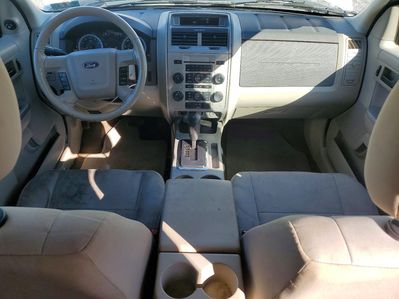 2011 FORD ESCAPE XLT photo 8