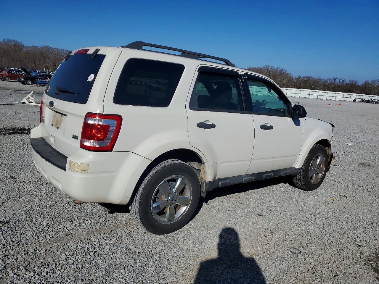 2011 FORD ESCAPE XLT photo 3