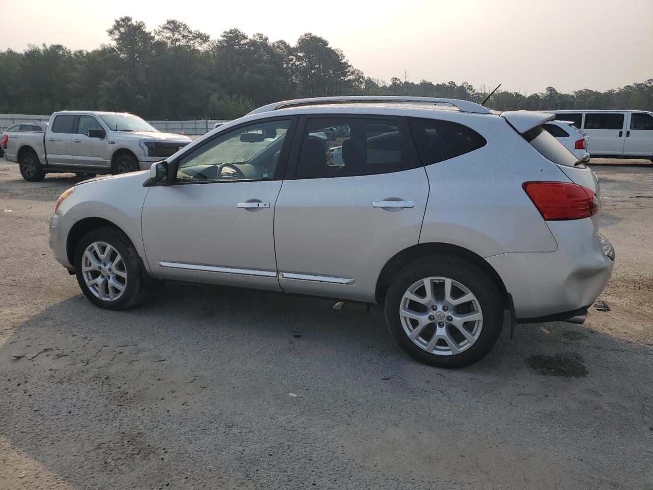 2013 NISSAN ROGUE S photo 2