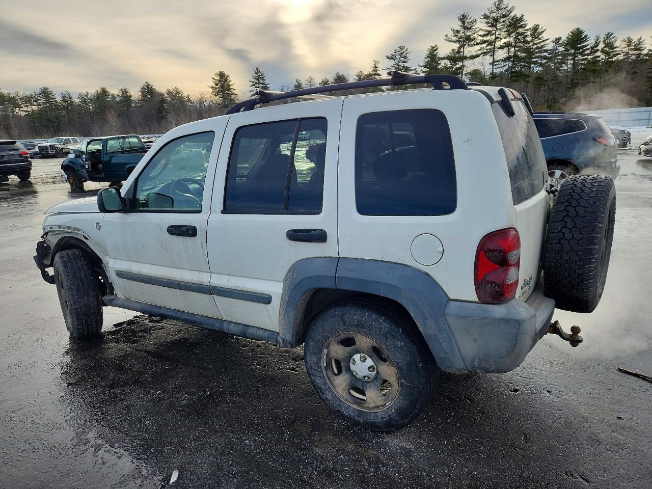 2005 JEEP LIBERTY SPORT photo 2