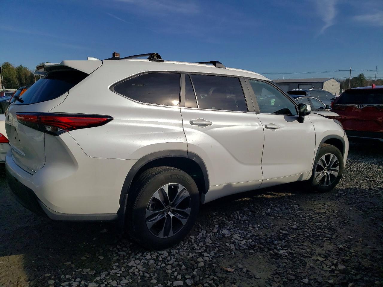 2023 TOYOTA HIGHLANDER L photo 3