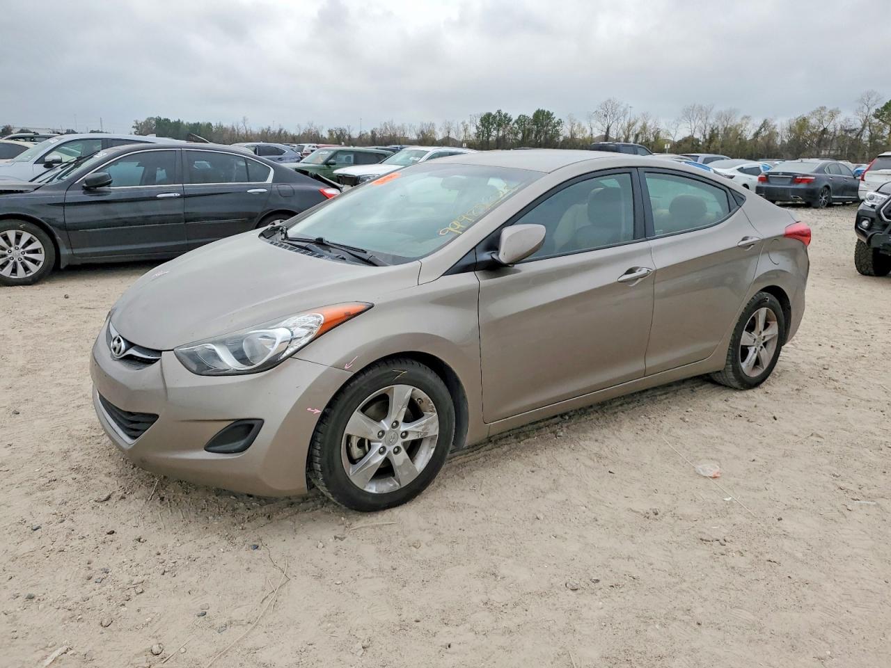 2013 HYUNDAI ELANTRA